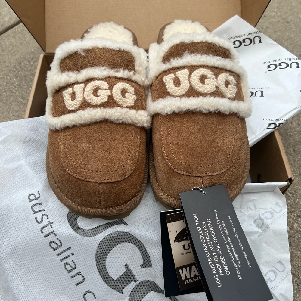 Australian Collection Women’s Ugg “Violet Slipper”